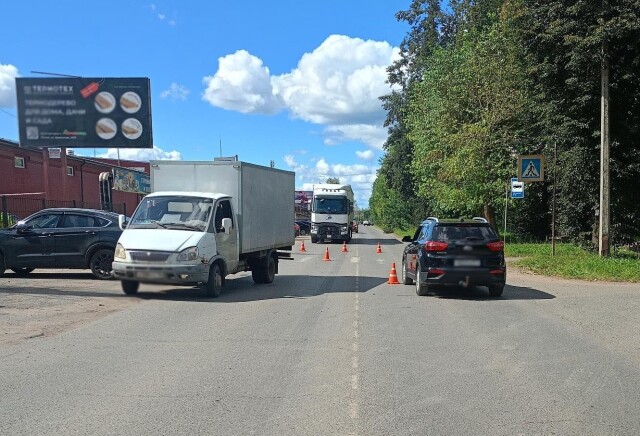 Сразу два автомобиля сбили пенсионерку на пешеходном переходе в Глазове 