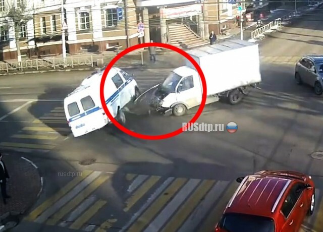 ДТП с полицейским автомобилем в Рязани попало на видео 