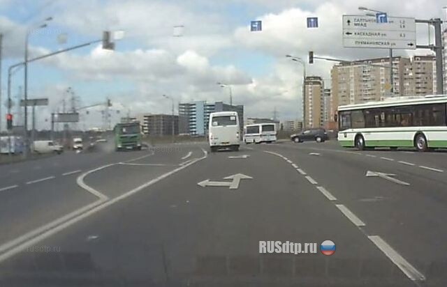 Его тоже убила фура. 