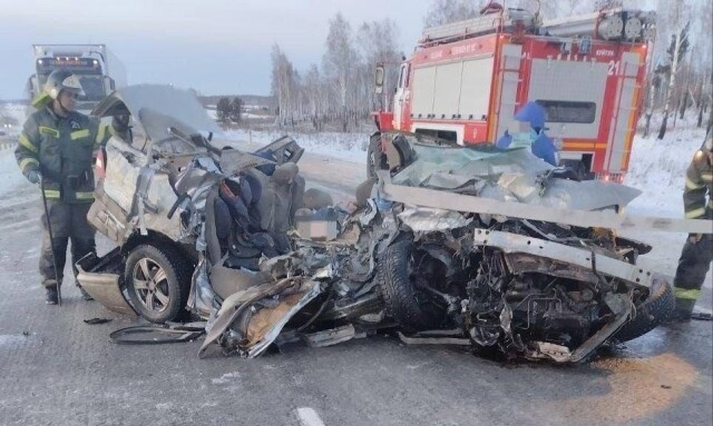 «Автомобиль занесло»: мужчина и трое детей погибли в ДТП на трассе «Сибирь» 