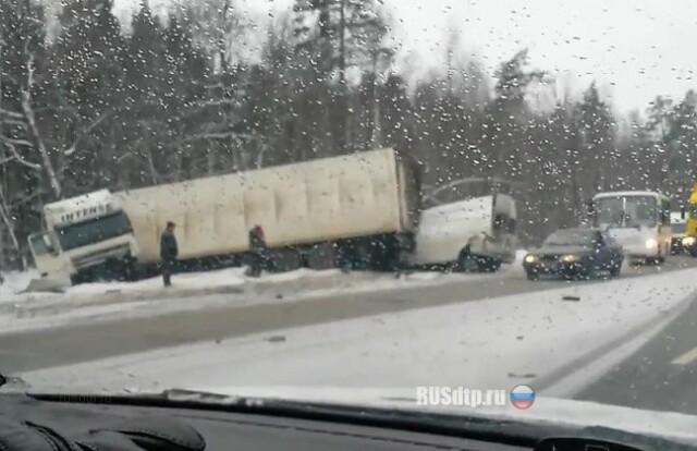 Кадры с места ДТП с участием 10 автомобилей во Владимирской области 