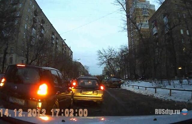 К чему приводят игры за рулем!!! 