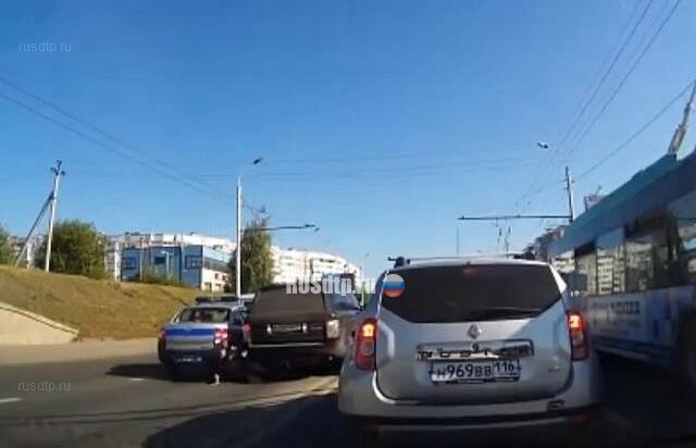 В Казани пьяный водитель сбил полицейского
