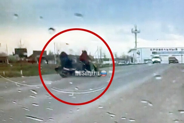 Мотоцикл и скутер столкнулись в Каневском районе 
