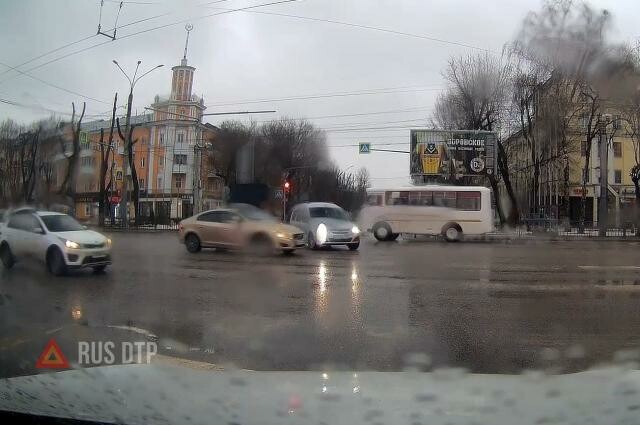 ДТП на перекрестке в Воронеже