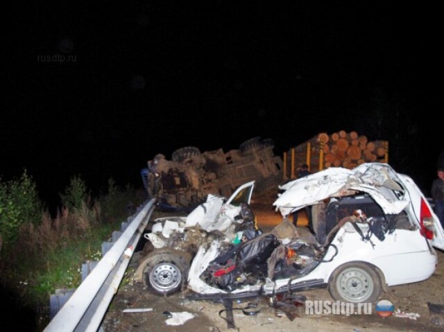 В Башкирии «Приора» протаранила лесовоз 