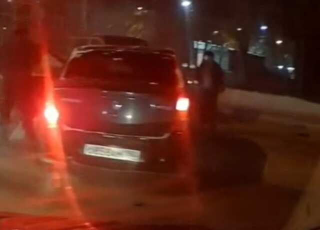В Иркутске водитель пикапа при выезде на главную не уступил седану