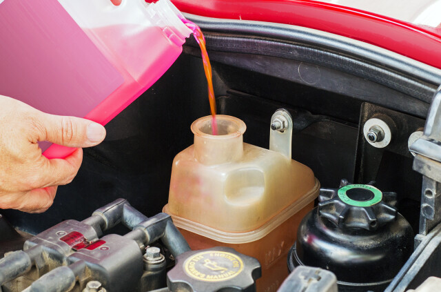 Почему старая охлаждающая жидкость может «убить» двигатель автомобиля 