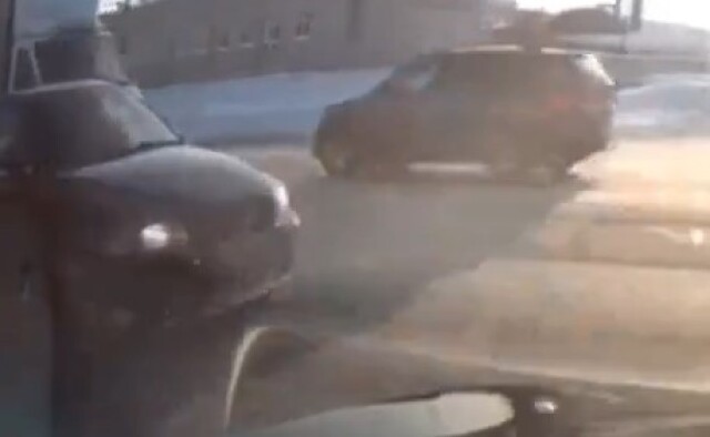 «Проехал на красный»: два автомобиля столкнулись на перекрестке в Нижнем Новгороде