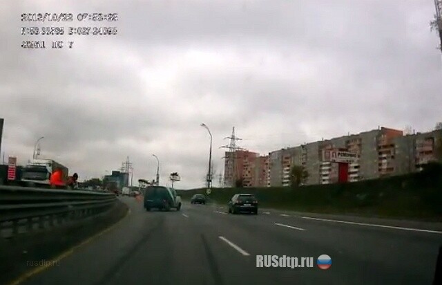 Влетел в отбойник 