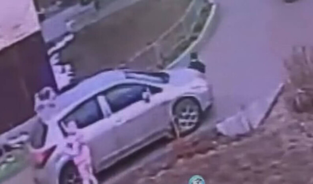 «Пытался достать игрушку»: ребенок попал под колеса автомобиля на Сахалине 