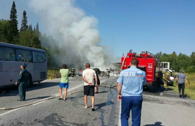 В Красноярском крае в жутком ДТП погибли 11 человек. Фоторепортаж 