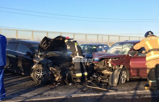 Семь автомобилей столкнулись на Красносельском шоссе 