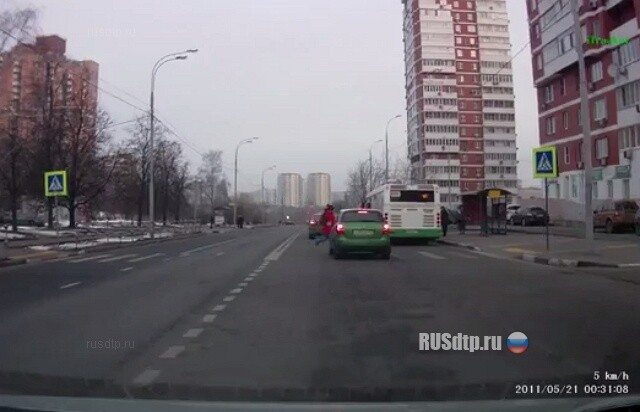 В Москве девушка- новичок сбила мальчика 