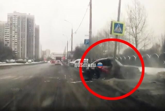 Автомобиль сбил бабушку с внучкой в Москве. ВИДЕО 
