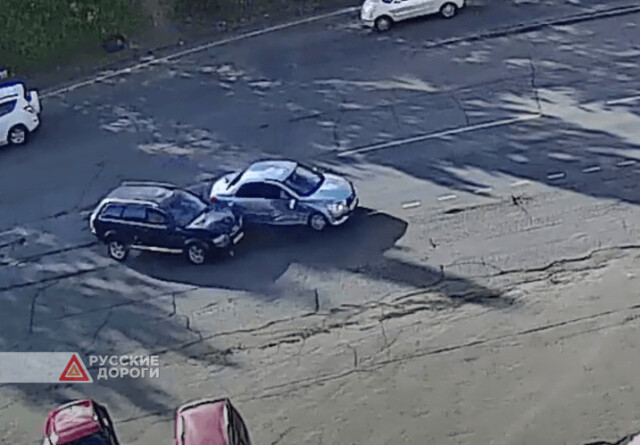 В Усть-Илимске Datsun при повороте столкнулся с внедорожником