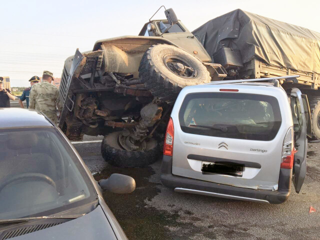 Военный автомобиль попал в ДТП на КАД: погибли четверо военнослужащих 