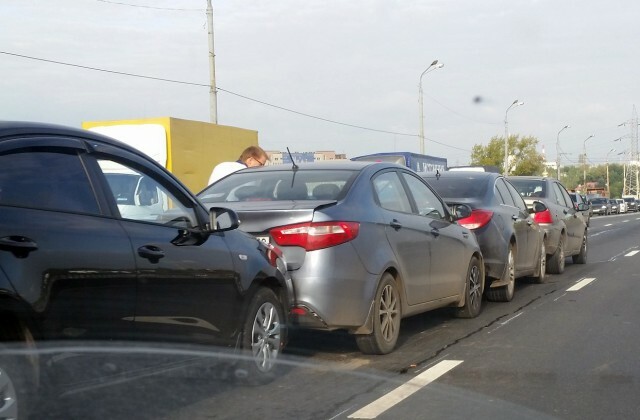 Восемь автомобилей столкнулись на Мызинском мосту в Нижнем Новгороде 