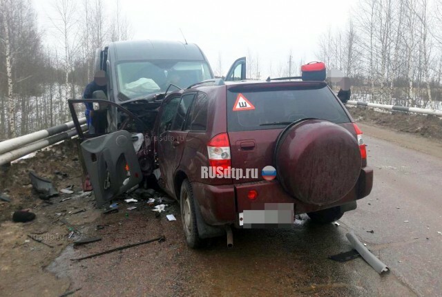 Водитель и пассажирка кроссовера погибли в ДТП под Бежецком 