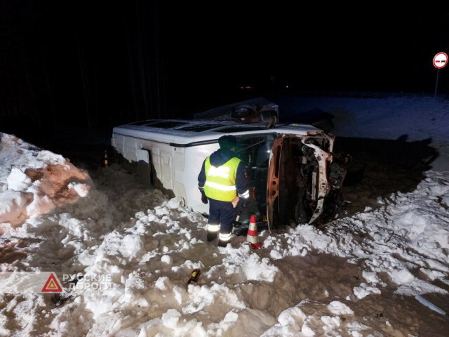 В Свердловской области перевернулся автобус с юными хоккеистами 