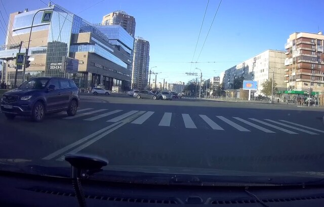 В Петербурге водитель пытался проскочить перекресток на красный и попал в ДТП