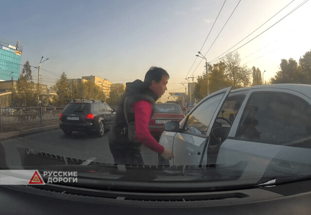 ДТП и конфликт на дороге в Алматы 