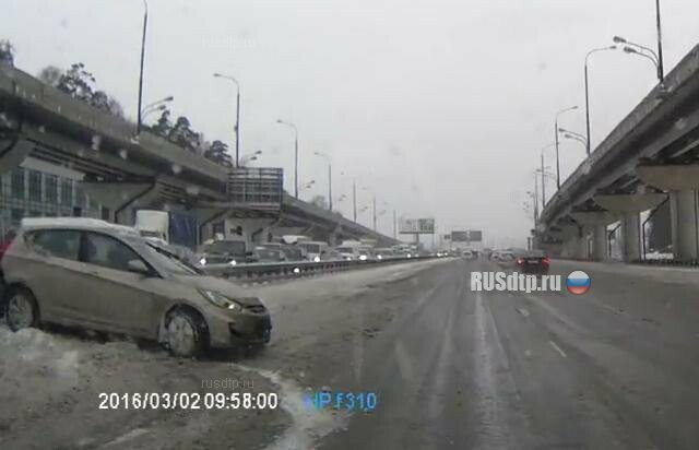 Потеря руля на снегу в Москве