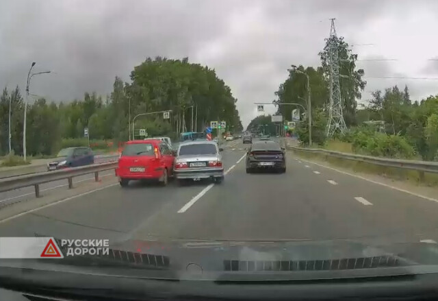 Водитель «Волги» скрылся с места ДТП на Выборгском шоссе 