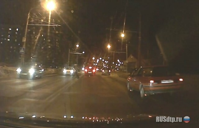 Чуть не сбил 