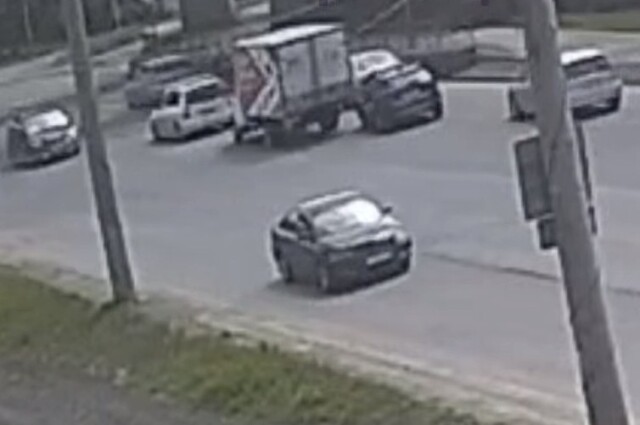 ДТП в Красноярске: таксист засмотрелся в телефон и не заметил стоящий фургон 