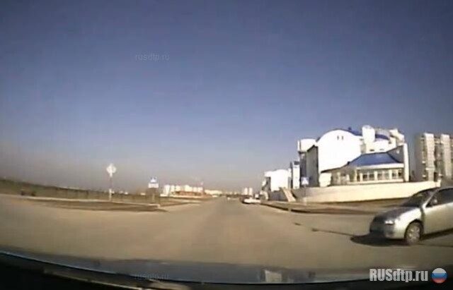 На Королле девушка 