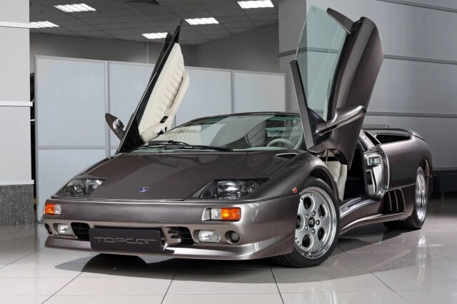 В России на продажу выставлен редкий спорткар Lamborghini Diablo VT Roadster 