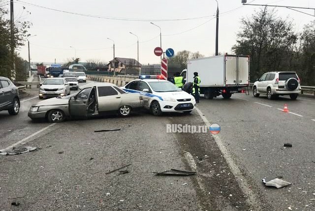 На Кубани пытавшийся скрыться от погони 17-летний подросток попал в ДТП 