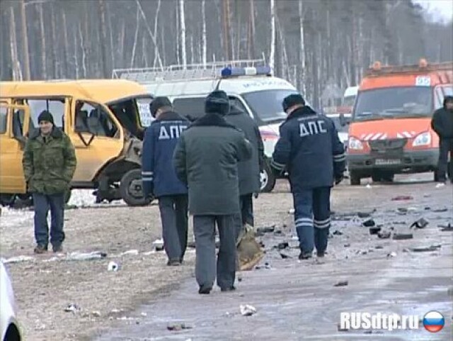 В Нижегородской области маршрутка столкнулась с грузовиком 