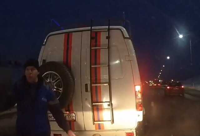 Инцидент на западном обходе Перми: водитель машины МЧС «включил» режим учителя