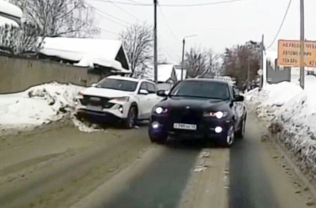 «Выехала на все деньги»: девушка на BMW устроила ДТП в Кирове