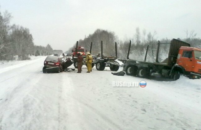 Водитель КАМАЗа устроил ДТП с погибшими и пострадавшими в Томской области 