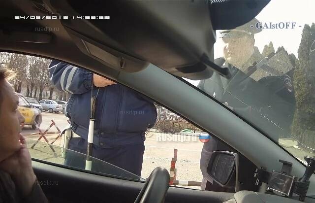На Ставрополье полицейские пытались прогнать с парковки автолюбителя, занявшего место начальника ОВД