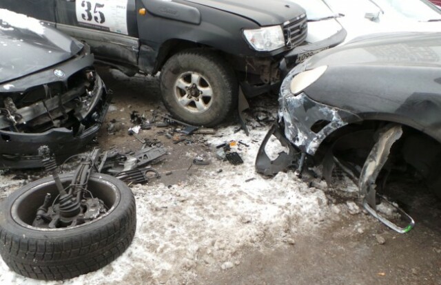 В Москве водитель «Porsche Cayenne» повредил пять припаркованных машин 
