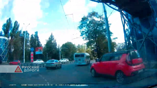 ДТП на перекрестке с круговым движением в Химках