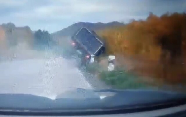 ДТП на Камчатке: грузовик вылетел со второстепенной и едва не смял две машины