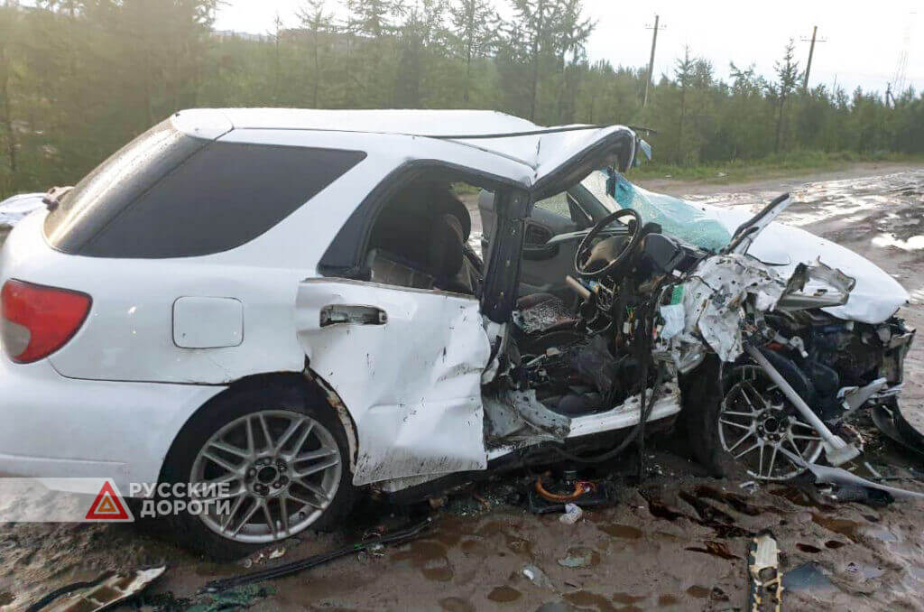 Subaru и УАЗ столкнулись на Южной магистрали в Новом Уренгое