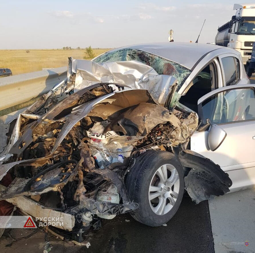 Автомобиль насмерть сбил троих мужчин на трассе Р-22 «Каспий»