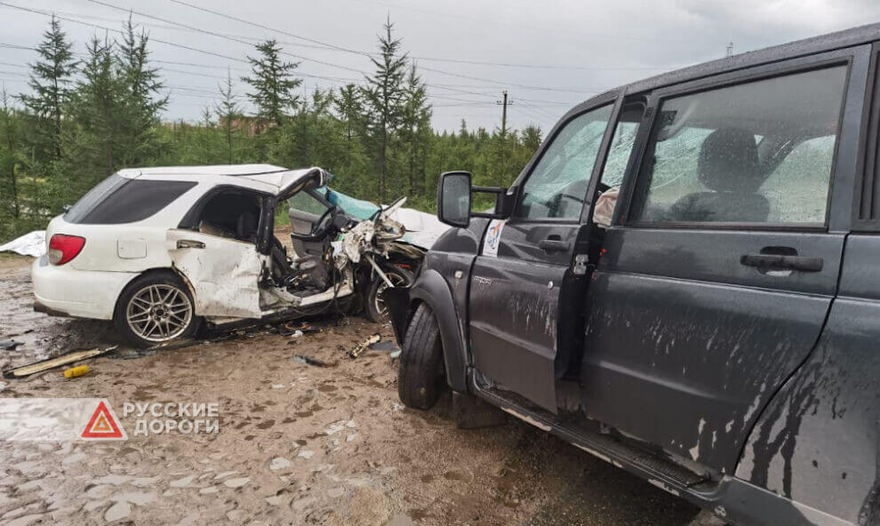 Subaru и УАЗ столкнулись на Южной магистрали в Новом Уренгое