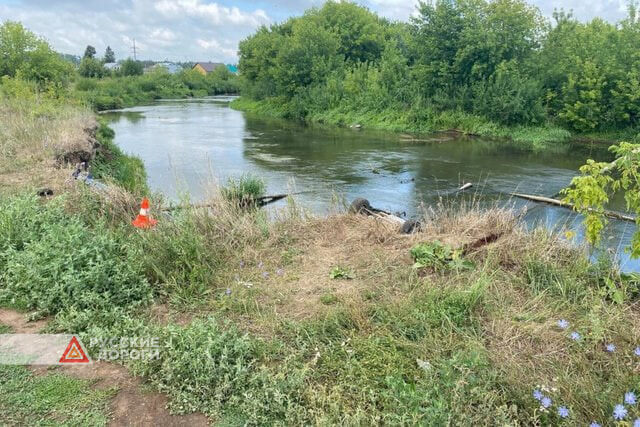 В Татарстане двое мужчин упали на автомобиле в реку и погибли