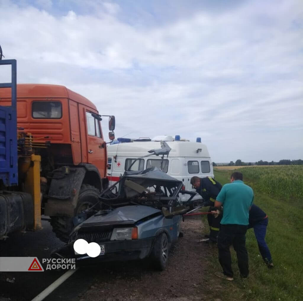 Водитель и пассажирка «Жигулей» погибли под встречным КАМАЗом