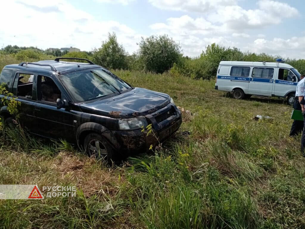 В Татарстане двое мужчин упали на автомобиле в реку и погибли
