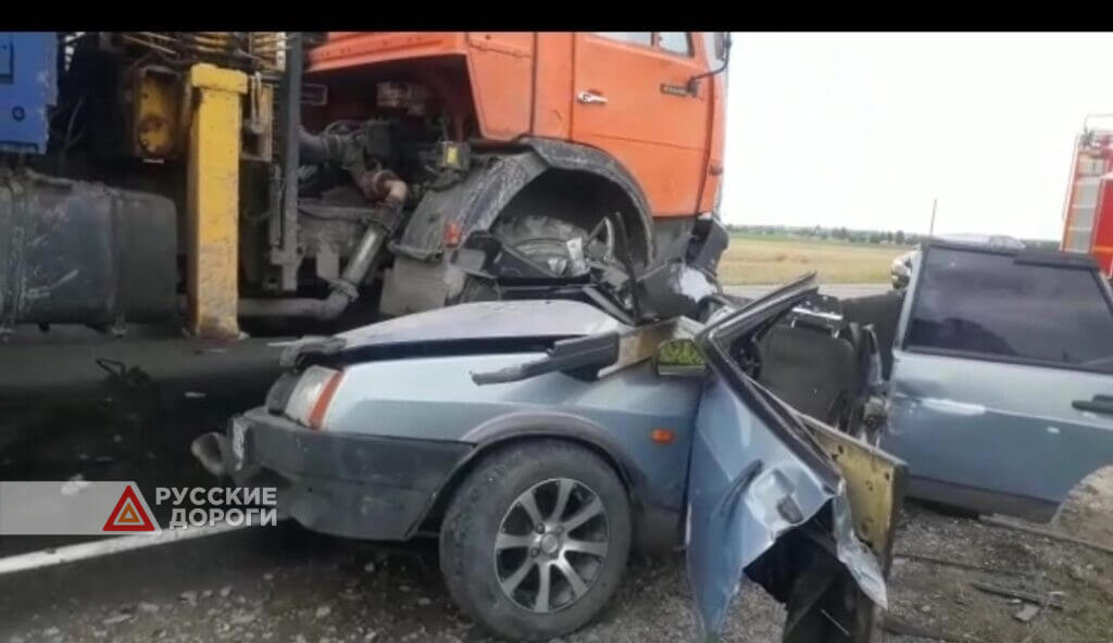 Водитель и пассажирка «Жигулей» погибли под встречным КАМАЗом