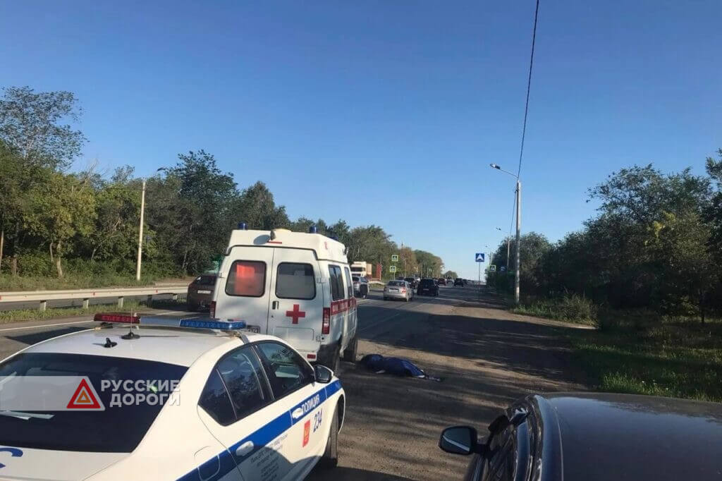 В Челябинске женщина выпрыгнула из скорой и погибла