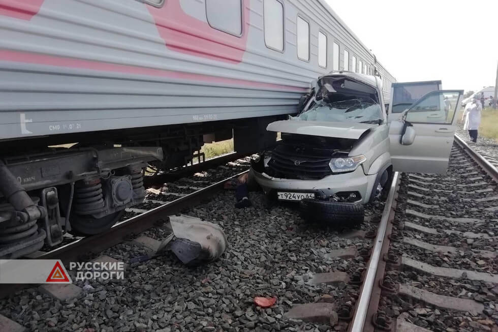 Три человека погибли в ДТП с поездом в Саратовской области